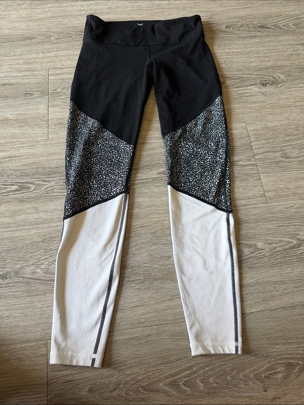 Black, Speckled Gray & White Colorblock Leggings